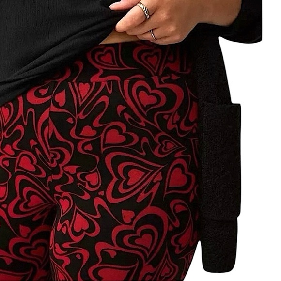 torrid Pants - TORRID Swirling‎ Hearts Full Length Leggings NWT